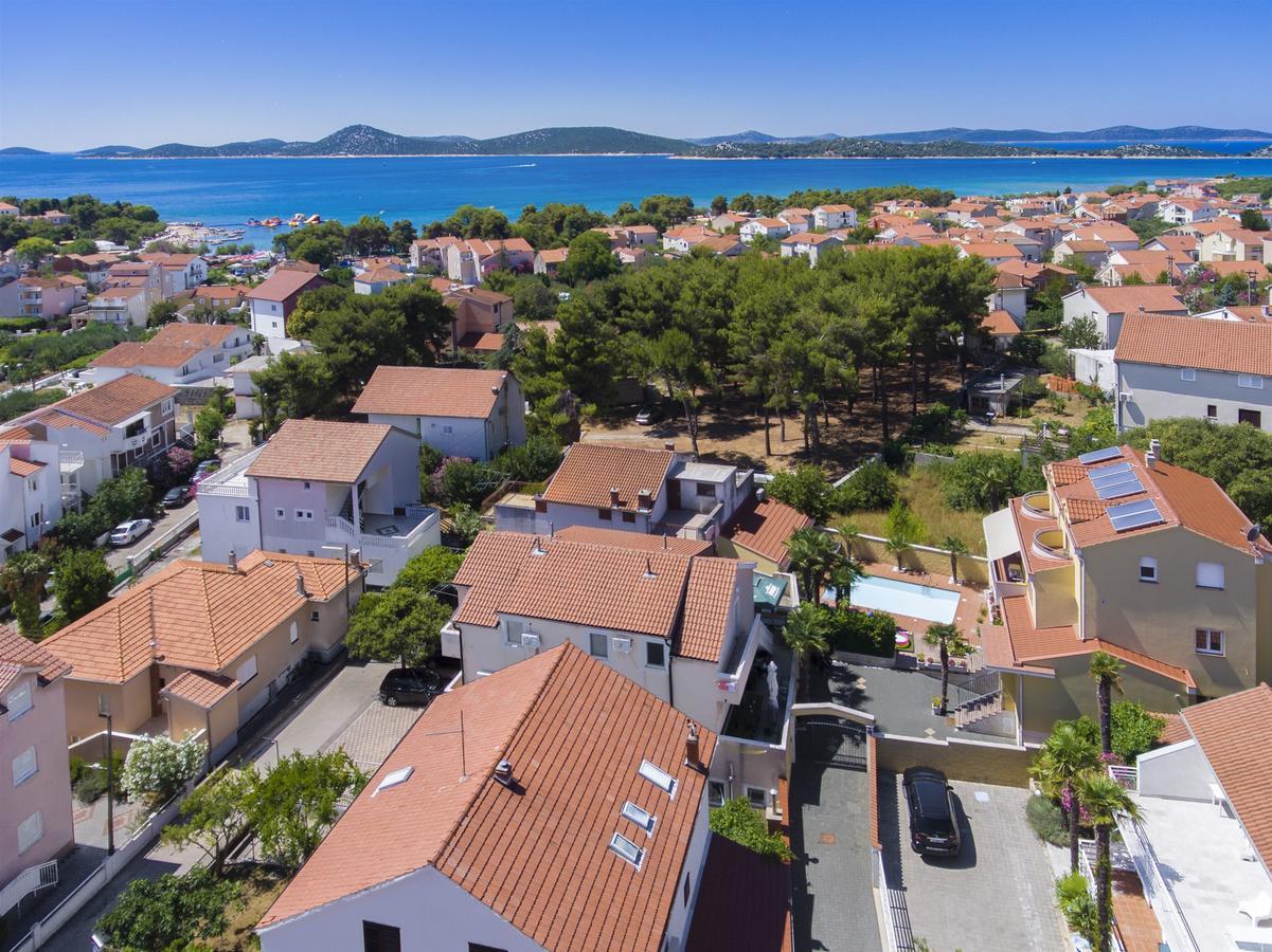 Apartments And Rooms Mladen Vodice Exterior photo